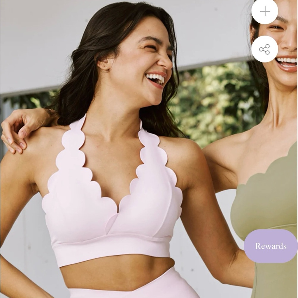 NWT WISKII ACTIVE SCALLOP TOP
